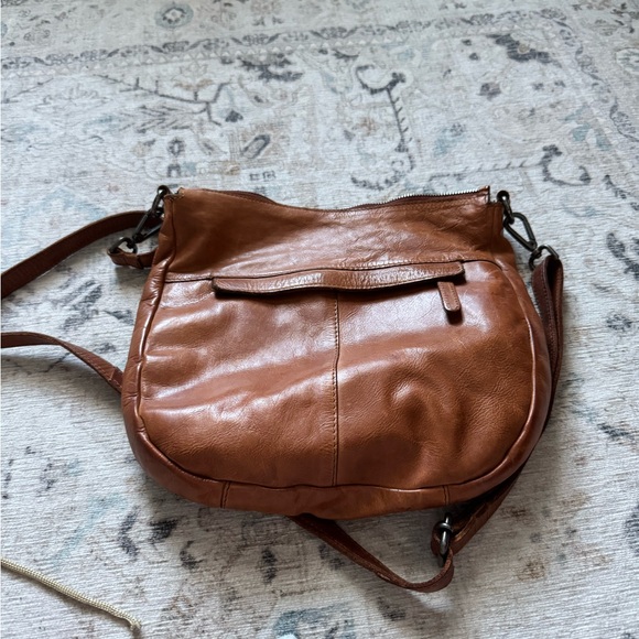 Elegant Tan Woven Leather Bag - Picture 2 of 3